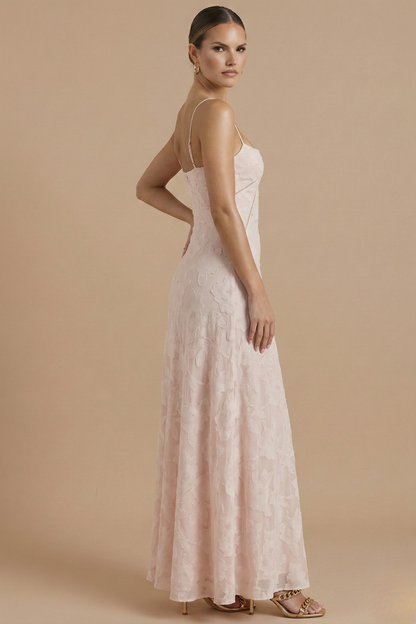 Florales Maxikleid mit dünnen Trägern für warme Tage
