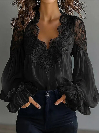 Damenbluse mit Spitzen- und Patchwork-Einsätzen und Puffärmeln