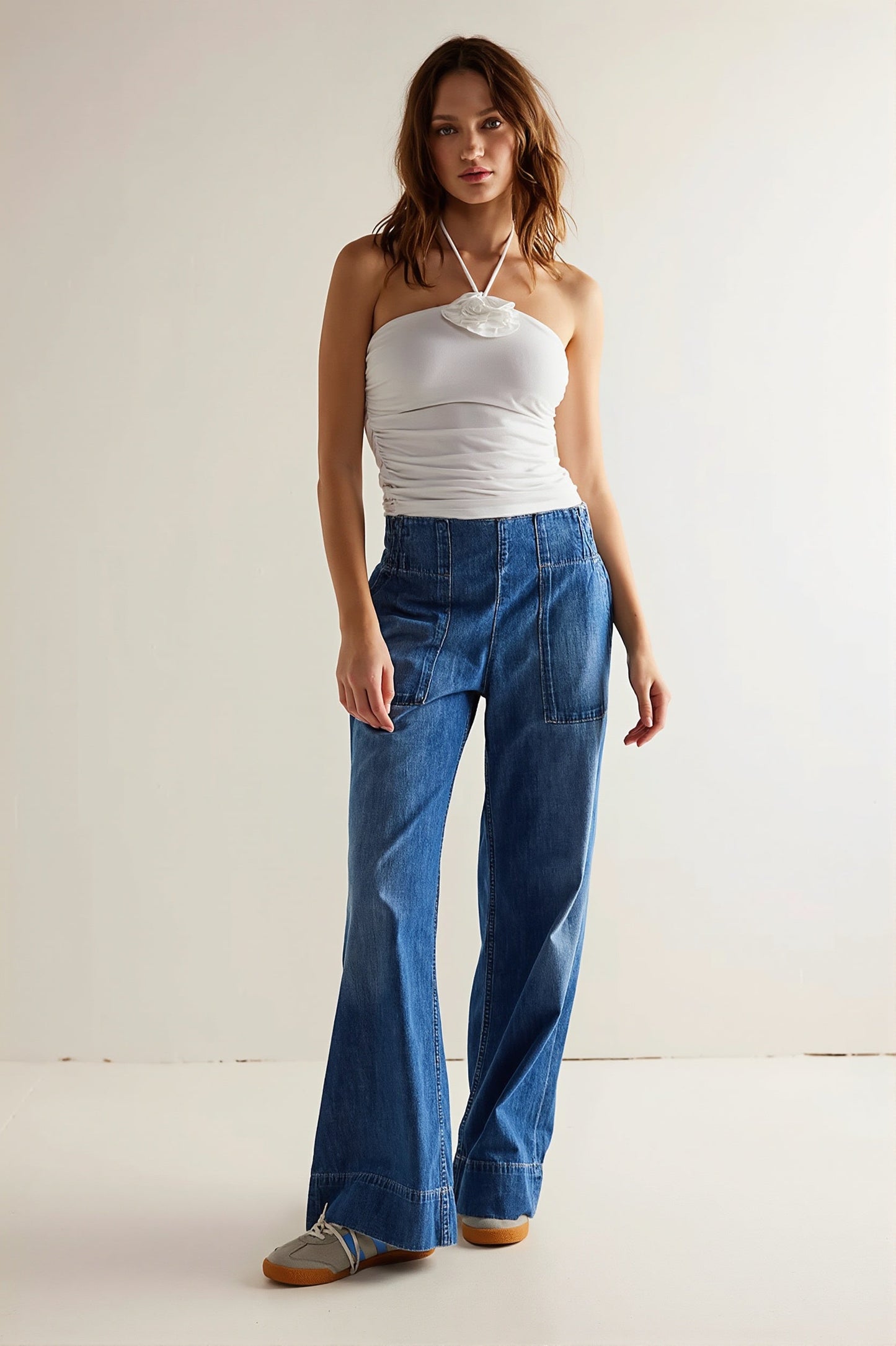 Nahaufnahme der Damen Baggy Jeans aus Baumwolle am Bund