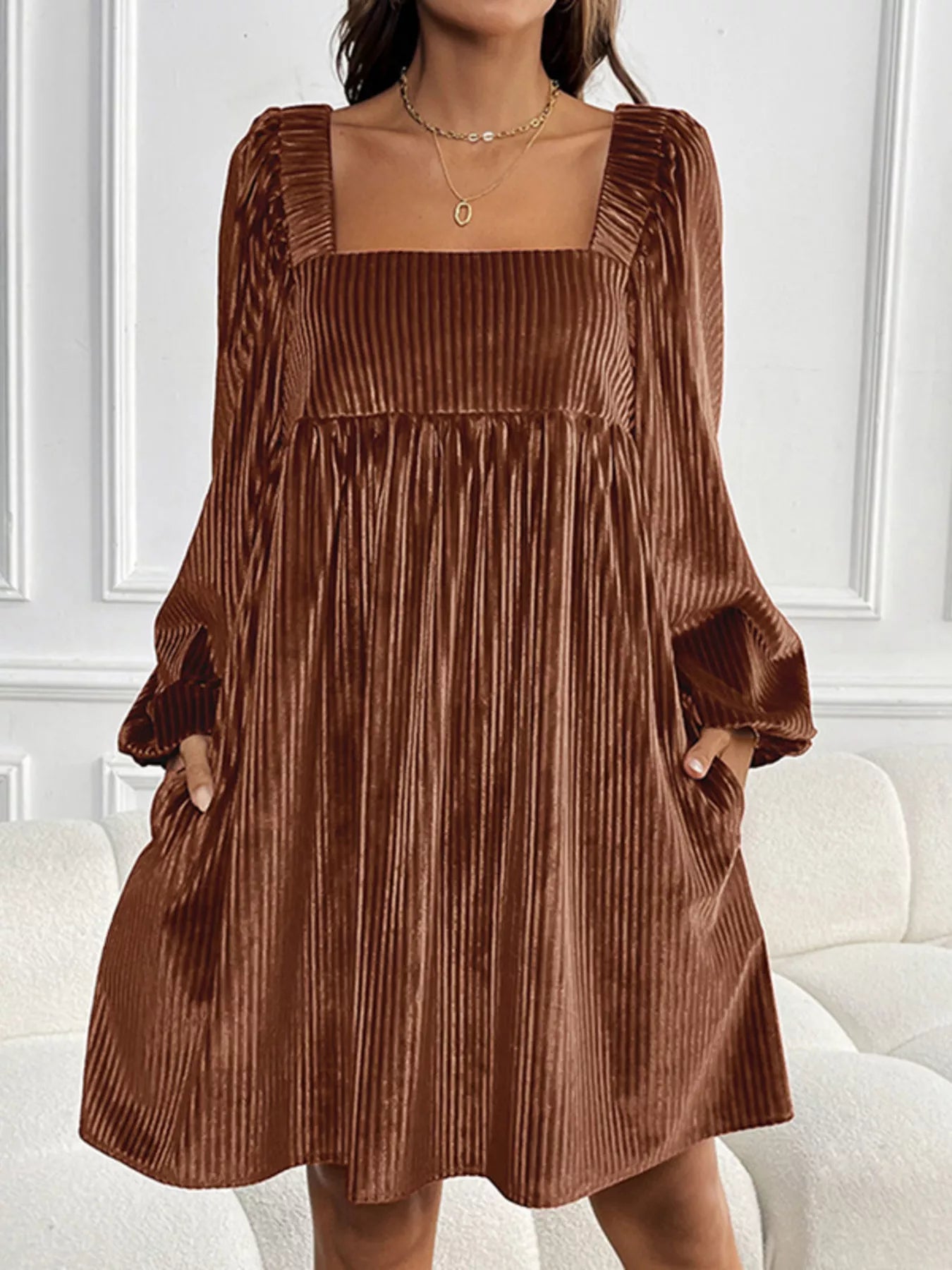 Elegantes Samtkleid für festliche Anlässe und Abendveranstaltungen