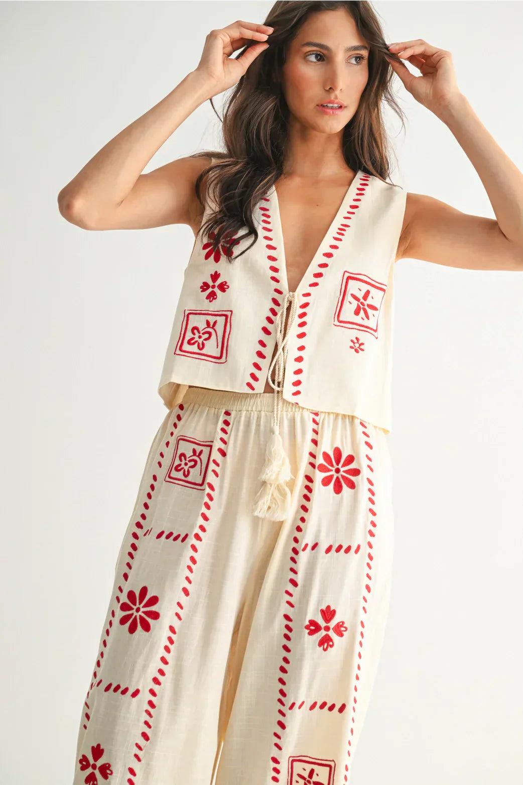 Weite Leinenhose für Damen aus einem Boho-Zweiteiler mit leichter, luftiger Silhouette