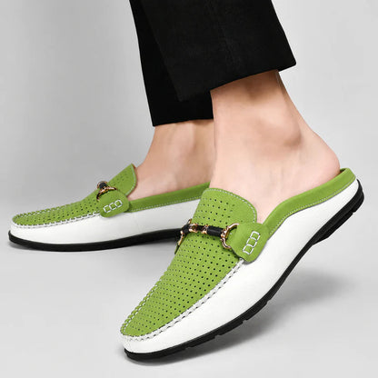 Herren Slipper in Seitenansicht mit flexibler rutschfester Sohle