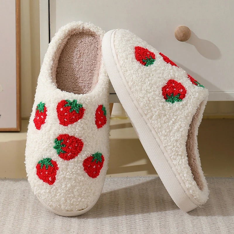 Kuschelhausschuhe mit Erdbeeren