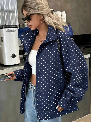 Damenjacke mit lockerem Schnitt und elegantem Tupfenmuster