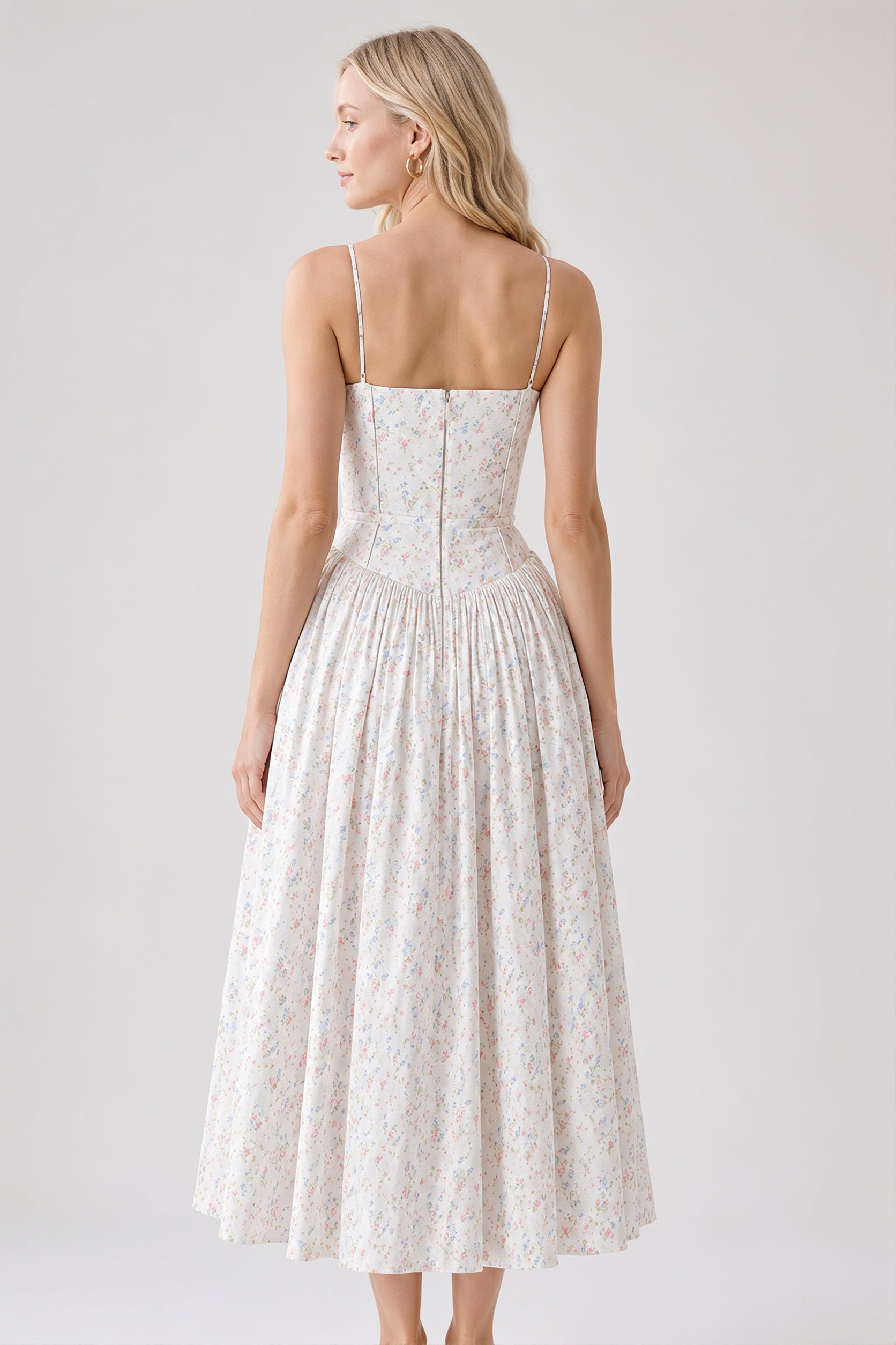 Damen-Maxikleid mit floralem Muster und Slim-Fit-Schnitt am Model