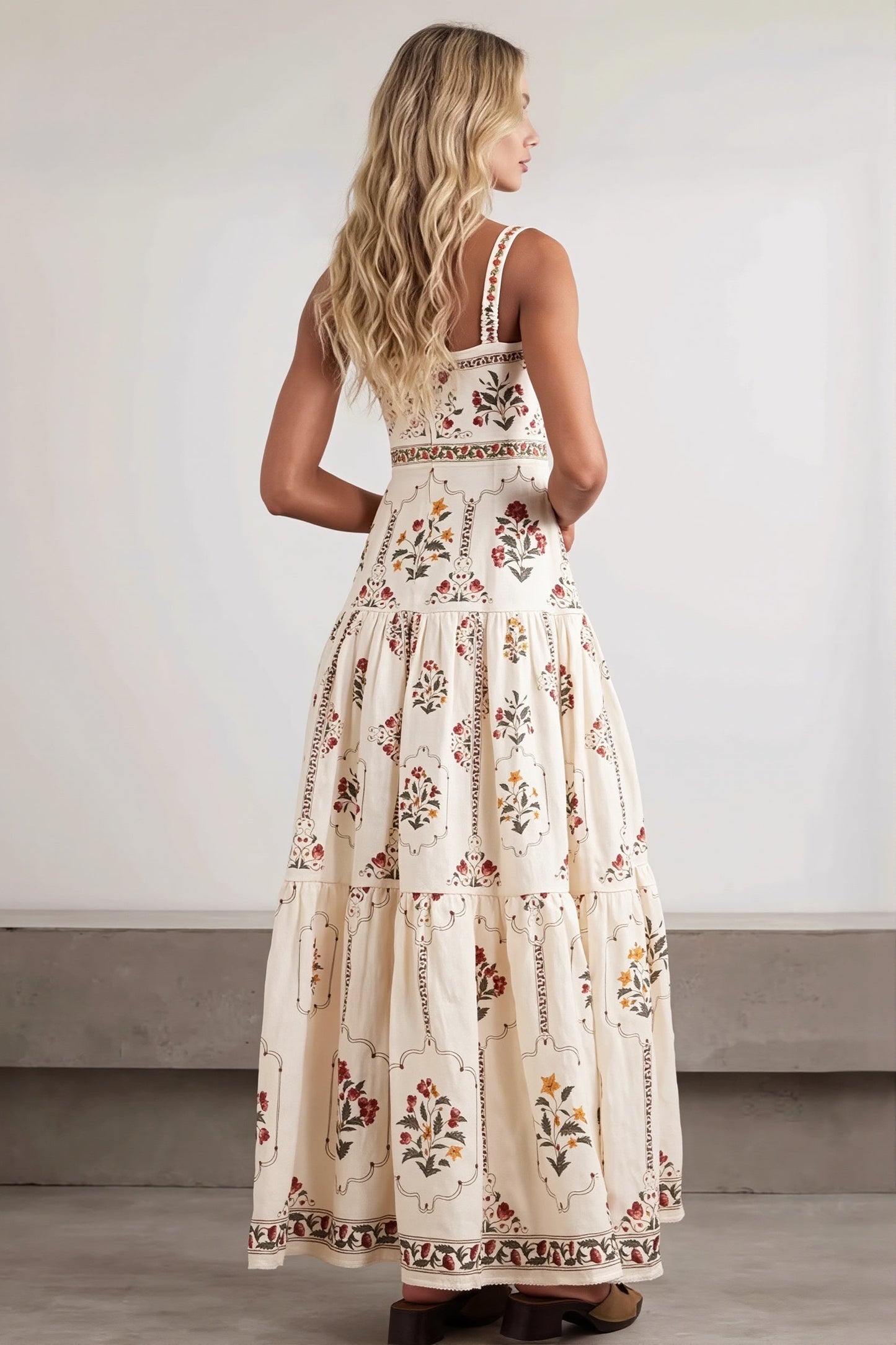 Langes Boho-Kleid für Damen mit floralem Muster und Patchwork-Design in Maxilänge