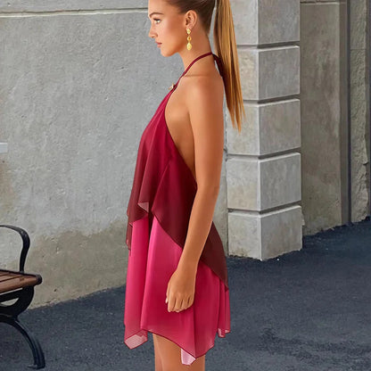 Elegantes kurz geschnittenes Kleid mit pinkfarbenem Farbverlauf und Rüschen