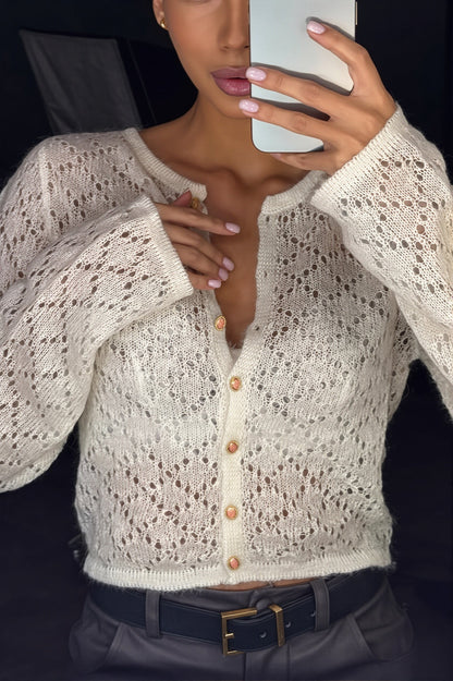 Damen-Cardigan mit Häkelmuster als vielseitiger Layering-Look