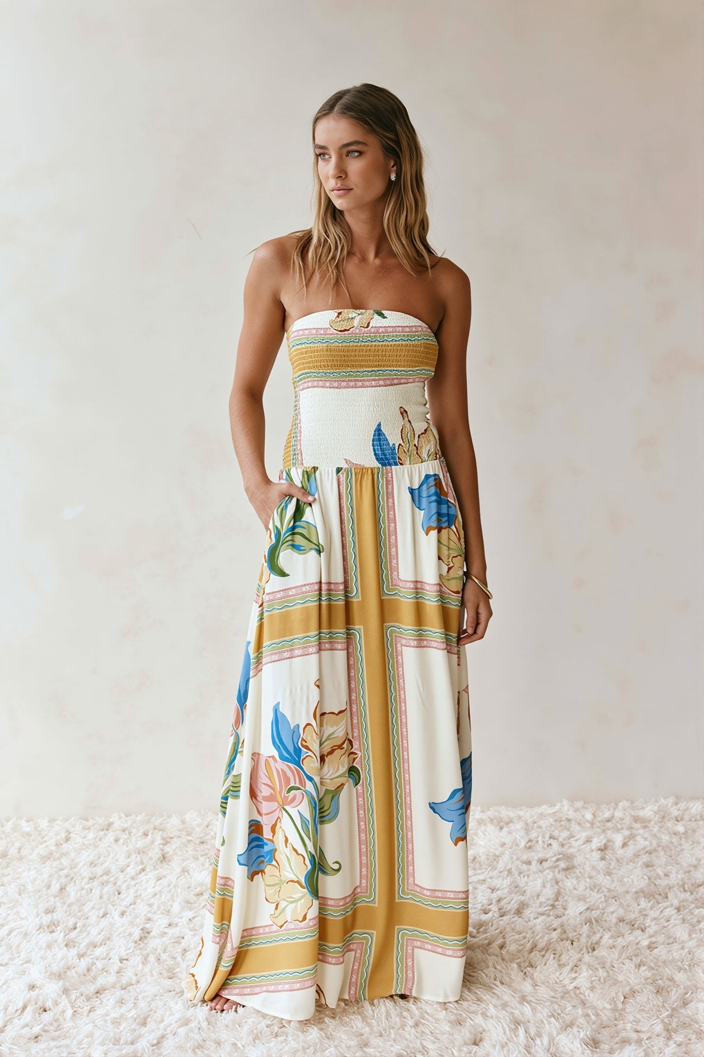 Langes Sommerkleid mit floralem Muster für Damen
