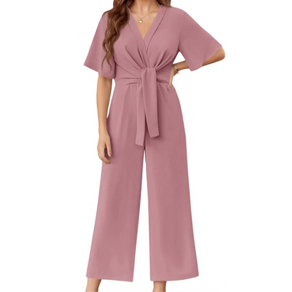 Rückansicht des eleganten Damen Jumpsuits mit taillierter Form