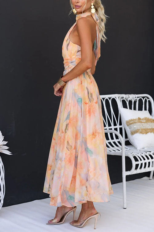 Festliches Damenkleid mit Blumenmuster als Maxikleid in eleganter Optik