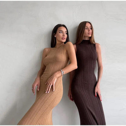 Weiches Strick-Kleid mit tailliertem Schnitt und ausgestelltem Rock, Midi-Länge, Damen