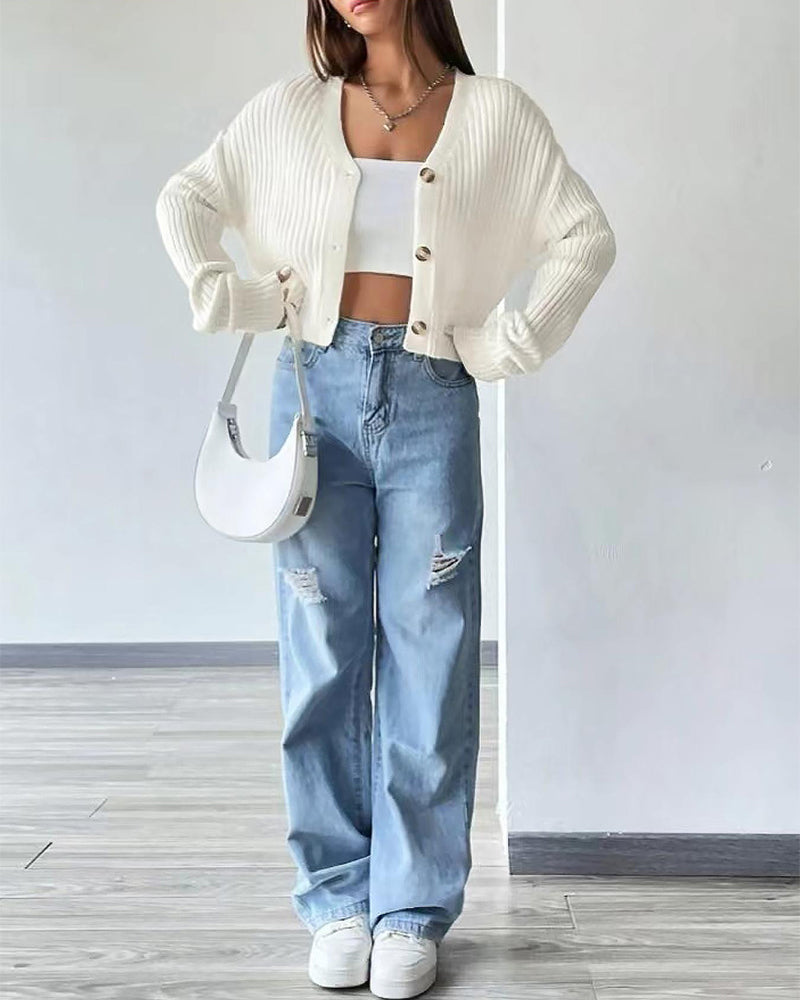 Seitenansicht des kurzen Cardigans mit V-Ausschnitt