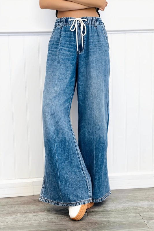 Damen Straight Leg Jeans mit Vintage-Waschung und High Waist in Frontalansicht