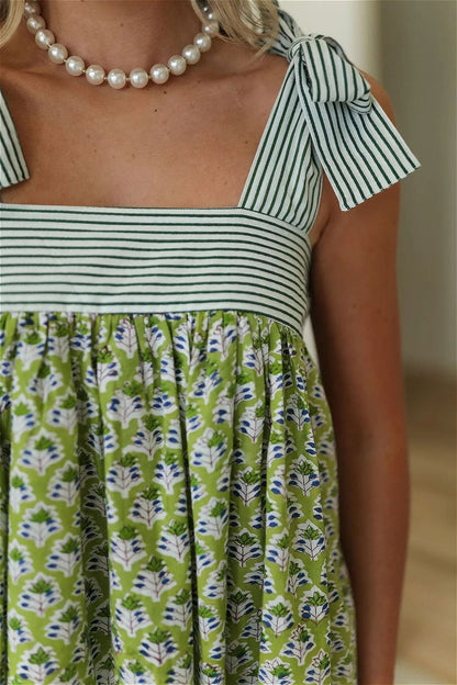 Damen Midikleid mit Blumenprint und Bindeträgern in kompletter Gesamtansicht