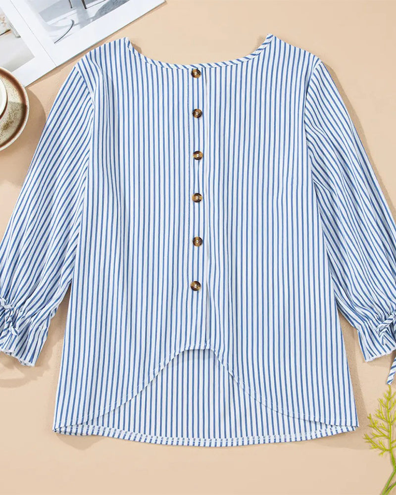 Detailansicht der gestreiften Bluse mit voluminösen Ärmeln