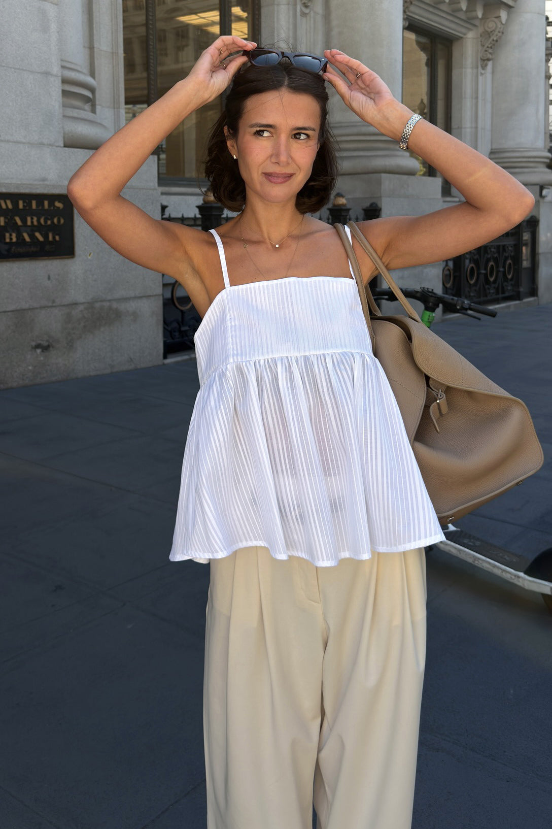 Gestreiftes Damen Tanktop mit Volants in Frontalansicht