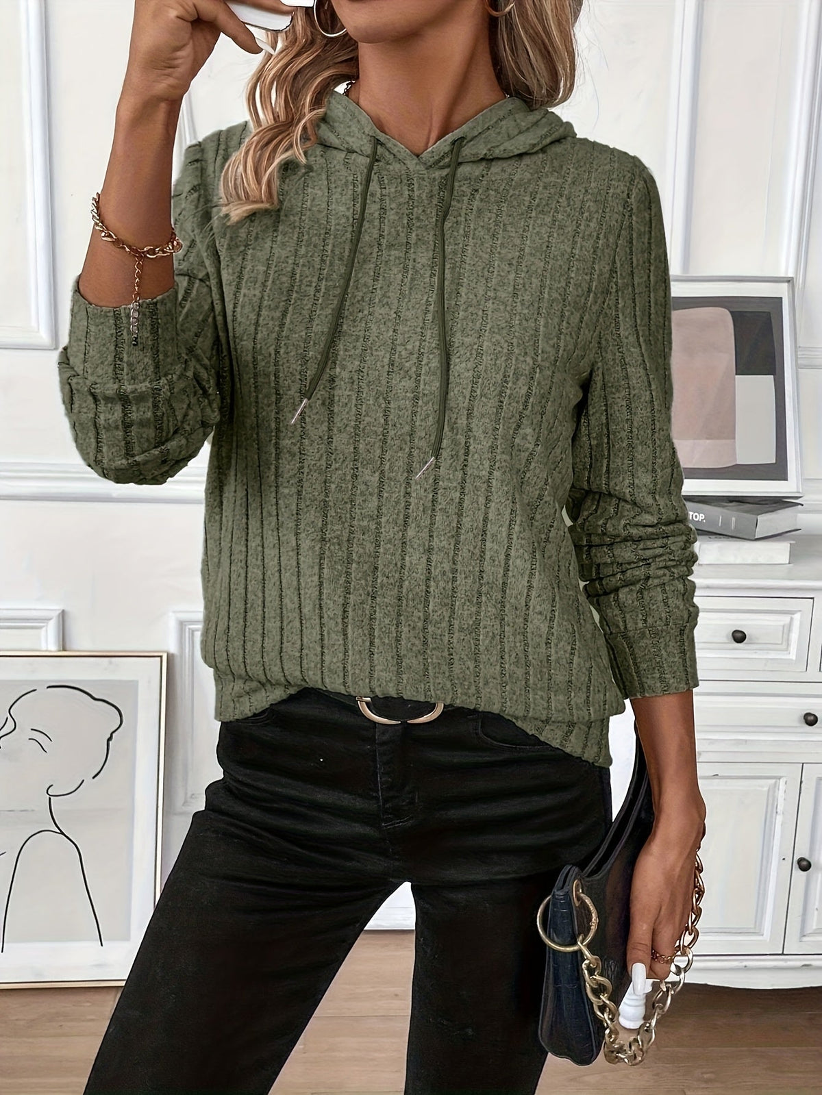 Damen-Kapuzenpullover mit strukturierter Oberfläche im Detail