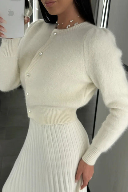 Weicher Strickstoff des Cardigans in einer Detailansicht
