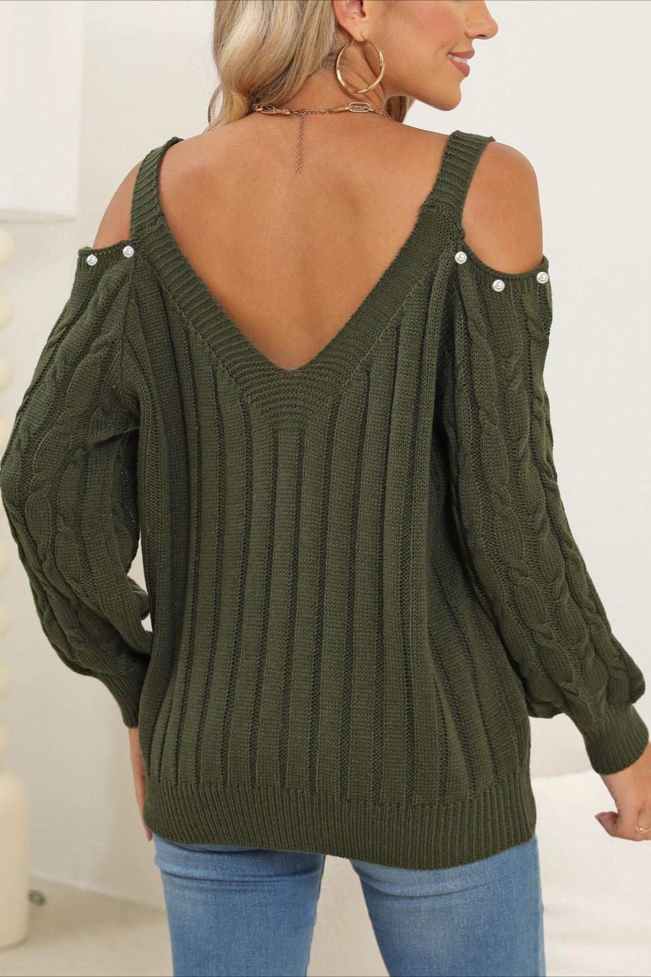 Damenpullover mit schulterfreiem Design und weichem Strickmaterial