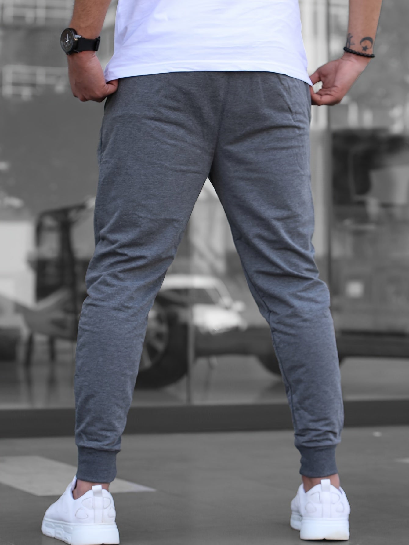 Herren Jogginghose Soft Touch am Modell in Rückansicht