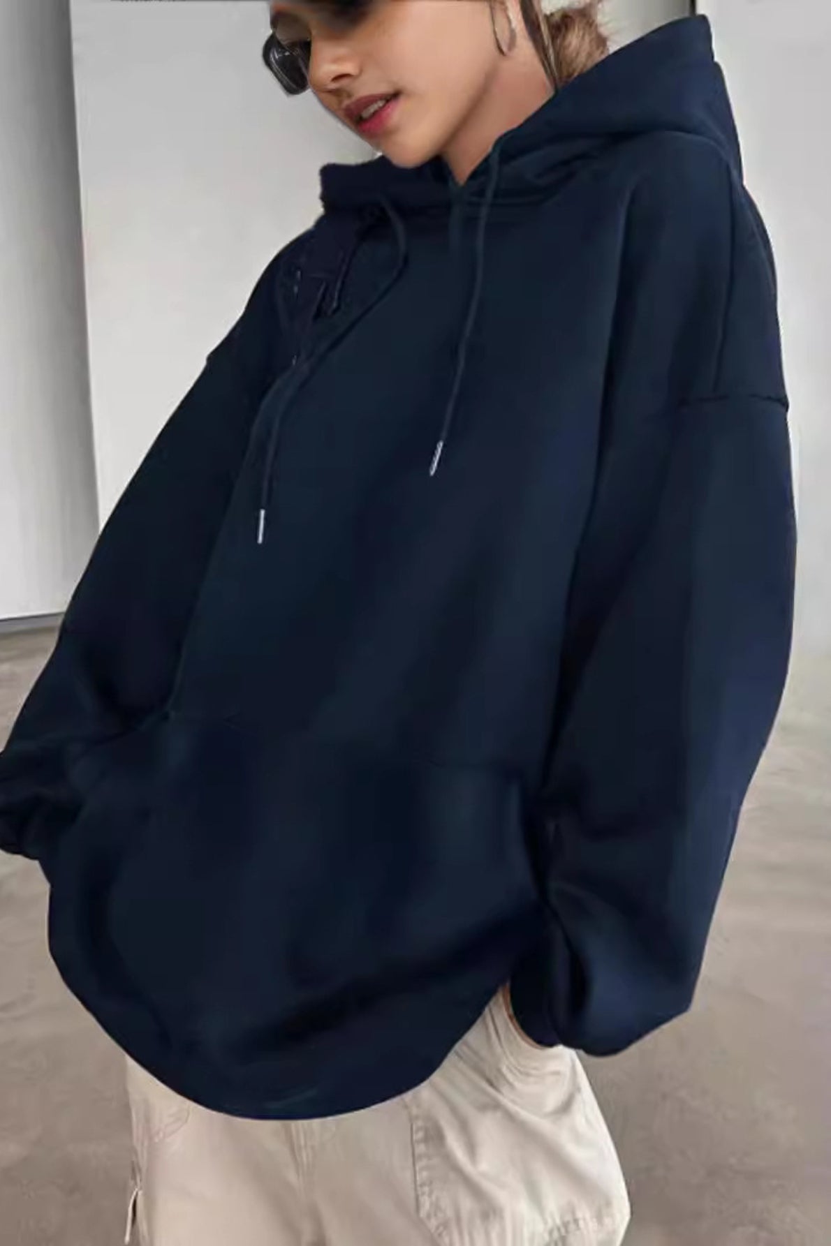 Damen Hoodie mit Kapuze und Sternprint in Rückansicht