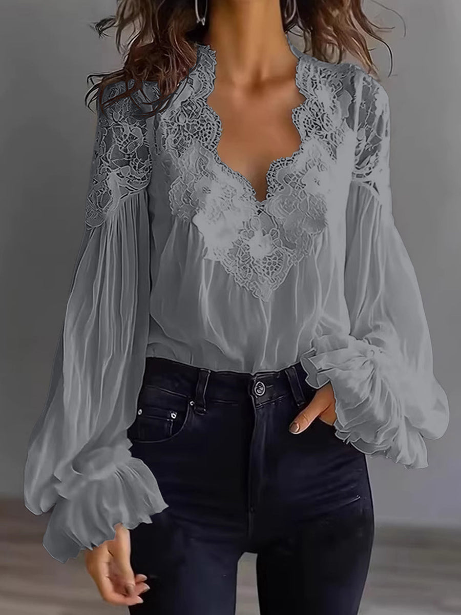 Damenbluse mit Spitzen- und Patchwork-Einsätzen und Puffärmeln