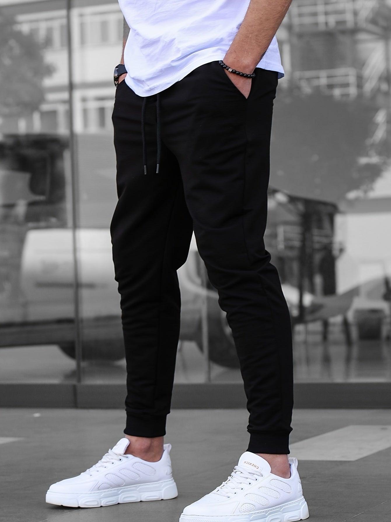 Herren Jogginghose Soft Touch mit schmalem Bein in Rückansicht
