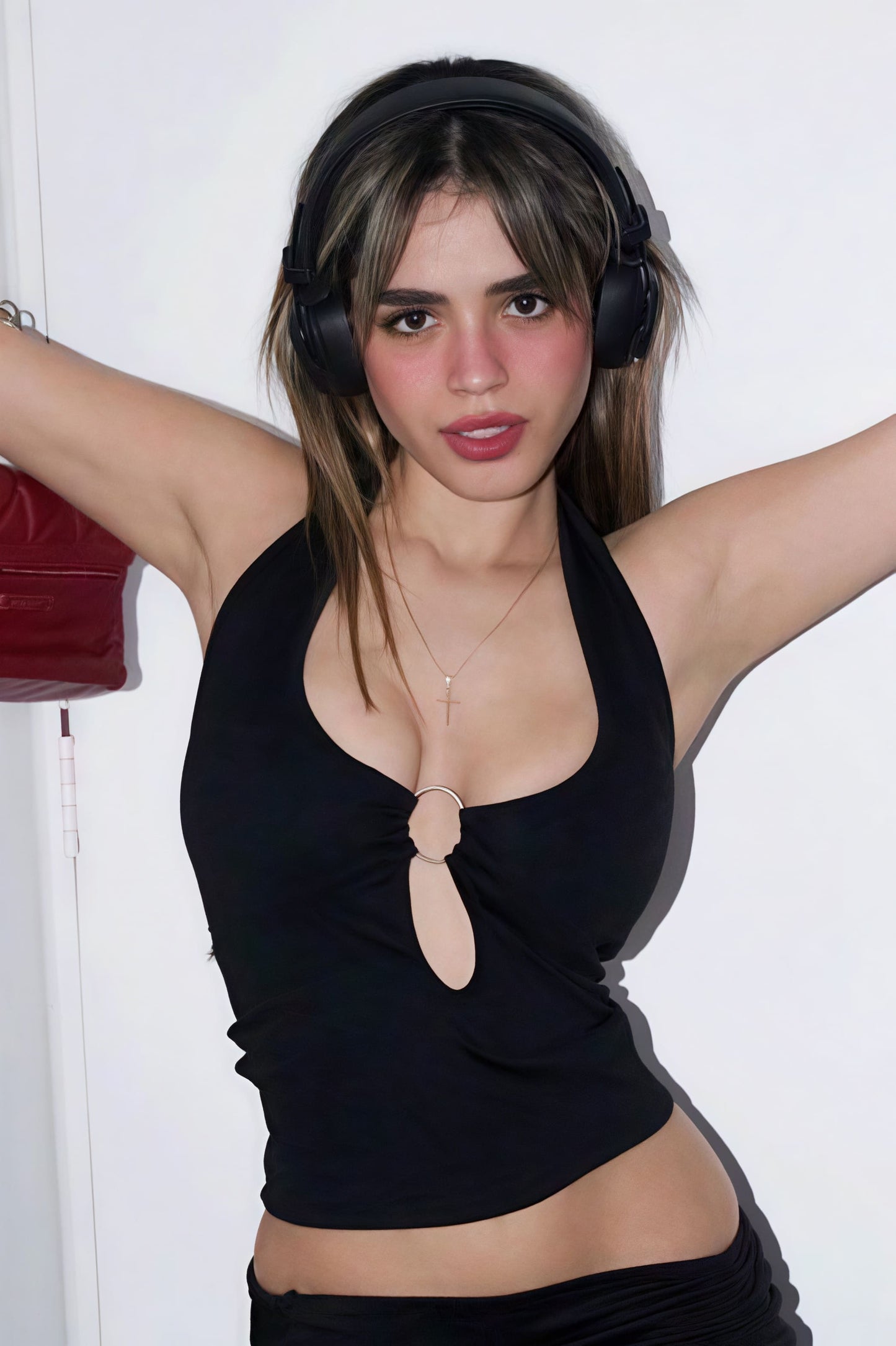 Trendiges Damen-Top mit O-Ring und Cut-Out für den Abend