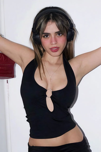 Trendiges Damen-Top mit O-Ring und Cut-Out für den Abend