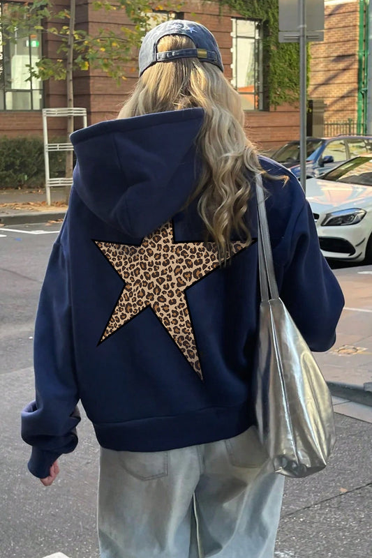 Damen Kapuzenpullover mit Sternprint und lockerer Passform in Vorderansicht