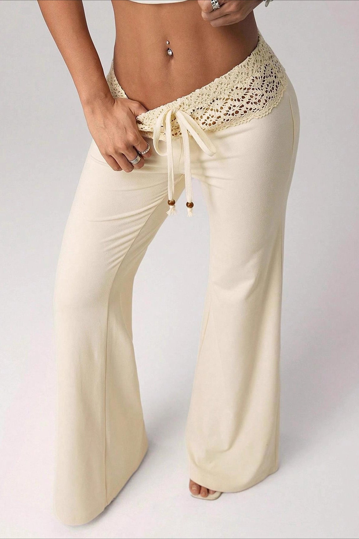 Low-Waist-Schlaghose für Damen mit figurbetonter Passform
