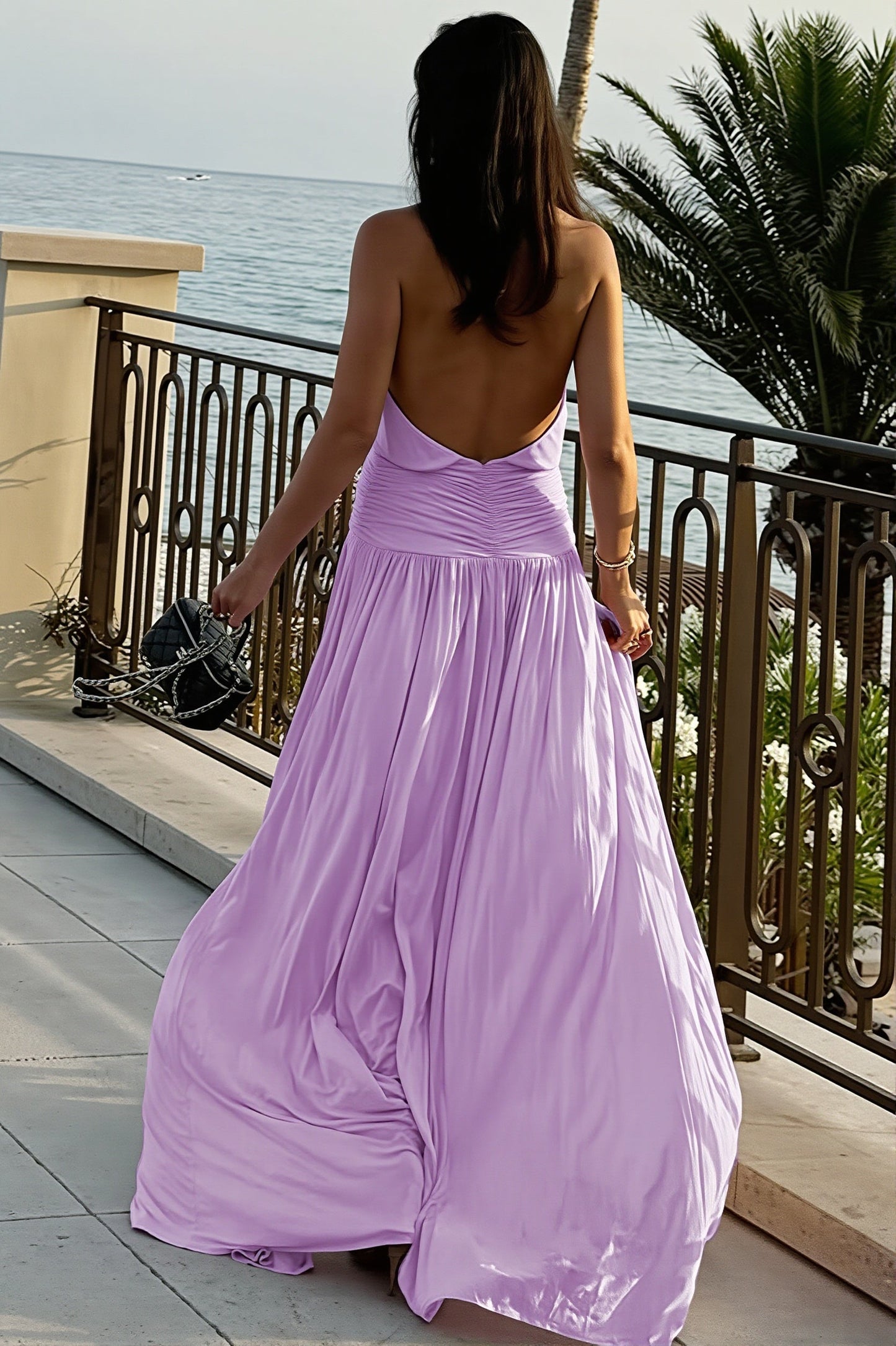 Elegantes Halterneck-Maxikleid mit gerafftem Detail und langem Rock
