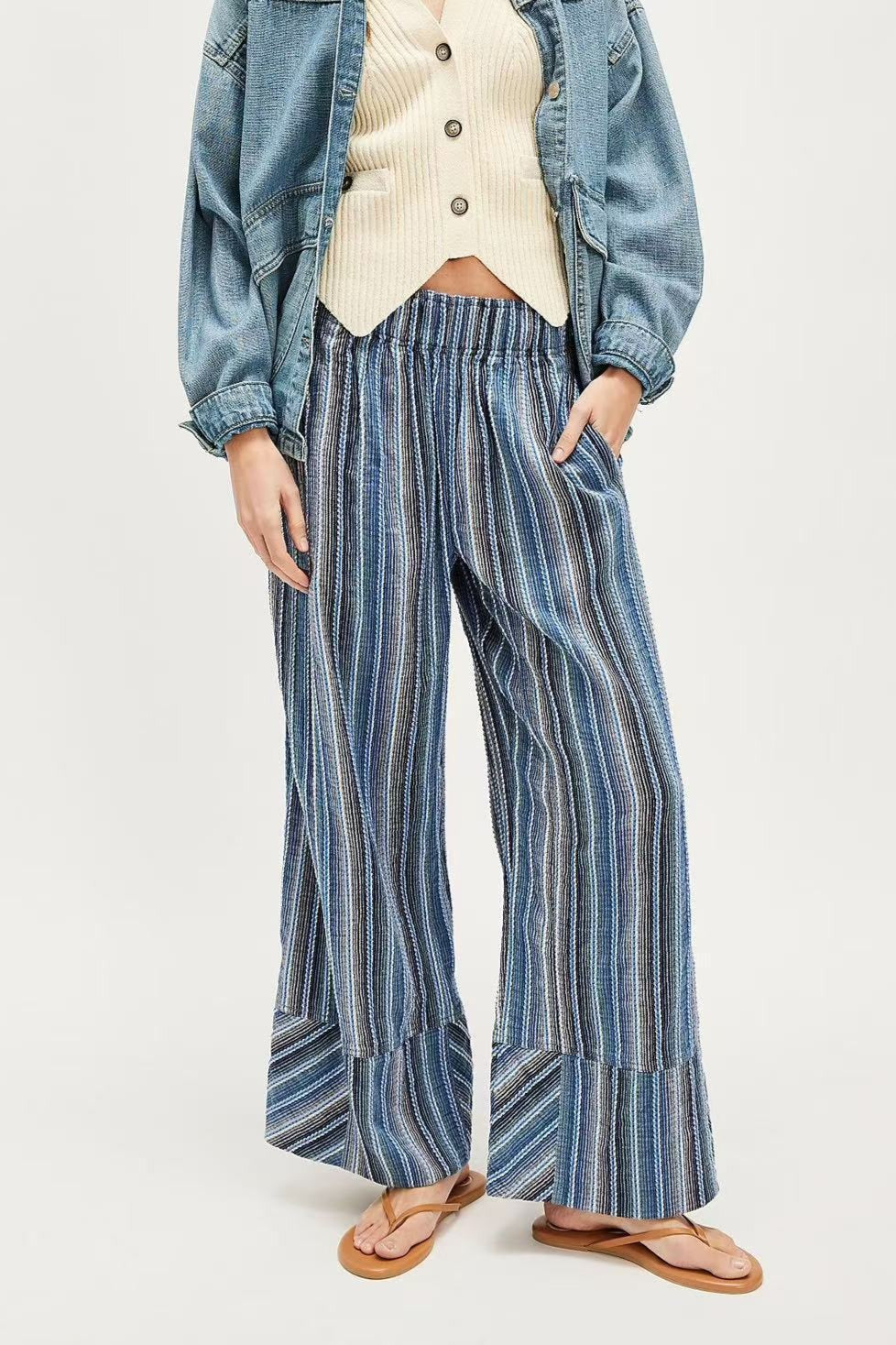Damenhose mit High Waist und Streifen als vollständiger Look