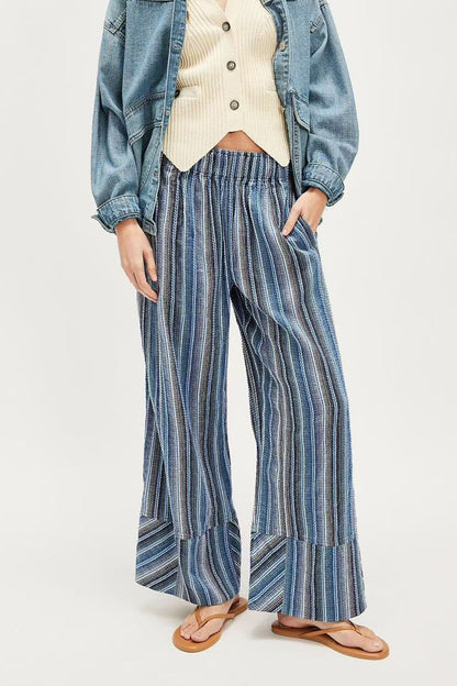 Damenhose mit High Waist und Streifen als vollständiger Look