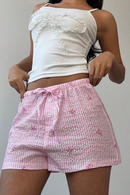 Rosa gestreifte Damen-Shorts mit weitem Bein in seitlicher Ansicht