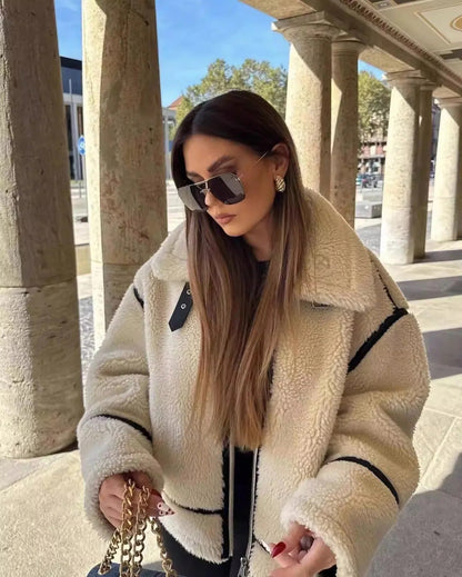 Winter-Teddyjacke aus weichem Flauschstoff in der Gesamtansicht