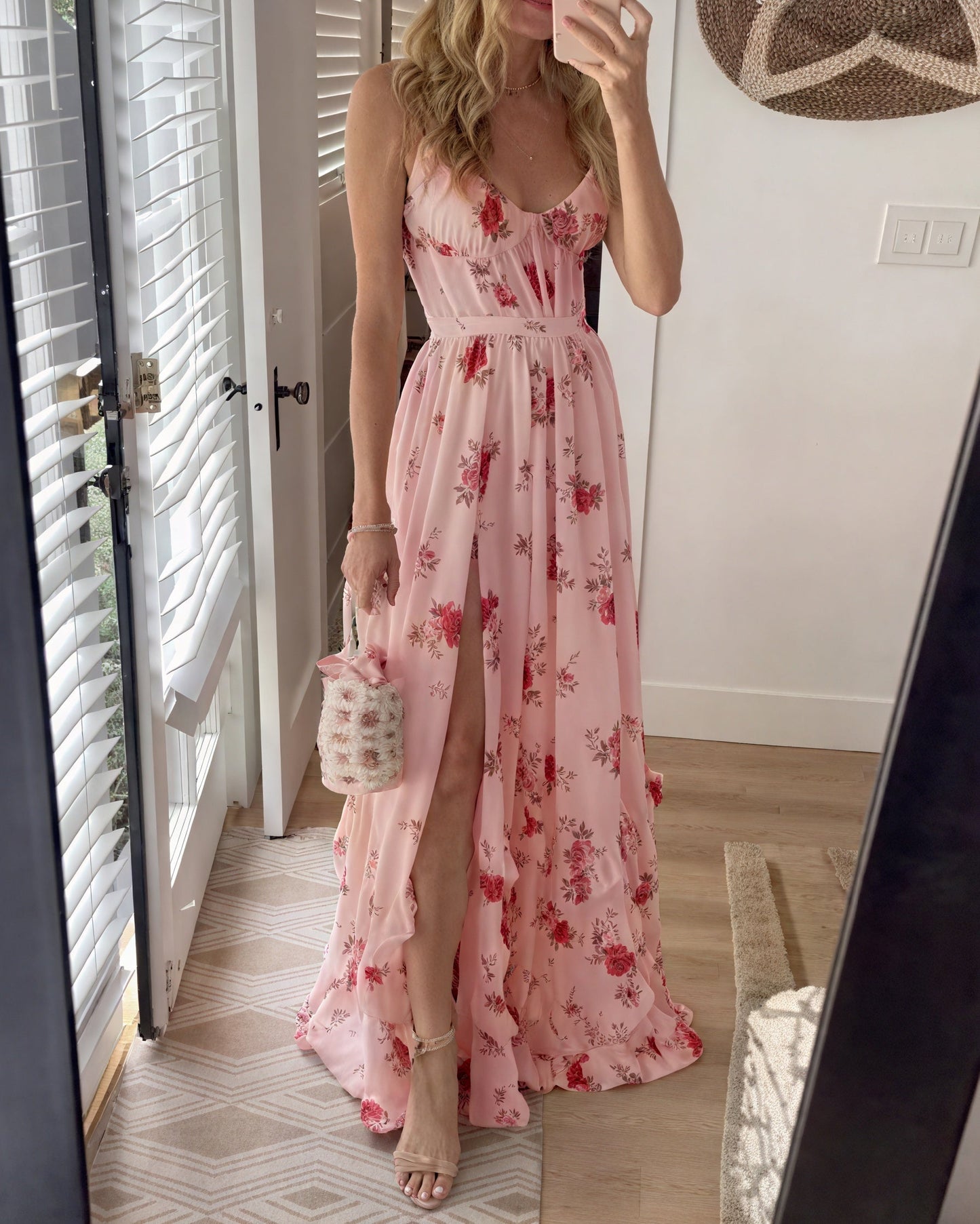 Luftiges Maxikleid für Damen mit floralem Muster und seitlichem Schlitz