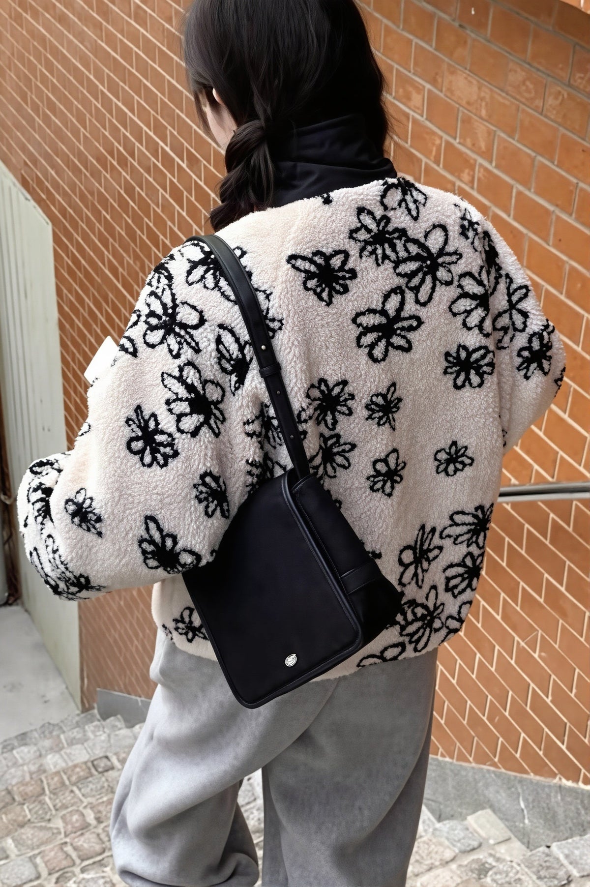 Wendbare Jacke mit Blumenmuster und kuscheliger Sherpa-Fleece-Struktur