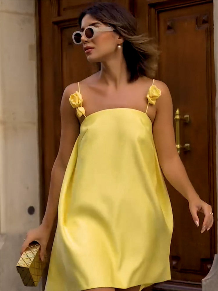 Rückenfreies Minikleid mit 3D-Rosen-Trägern Gelb