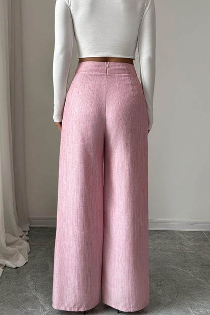 Wide-Leg-Damenhose mit Knopfleiste in Ganzkörperansicht