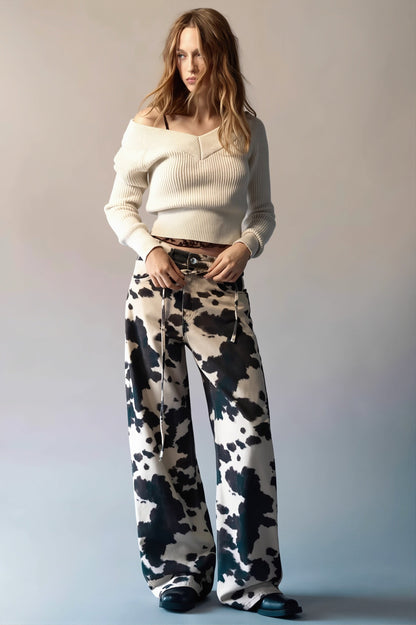 Damenjeans mit Kuhprint und geradem Bein in Rückansicht