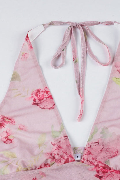 Nahaufnahme des Blumenprints auf dem Damen Mesh-Top