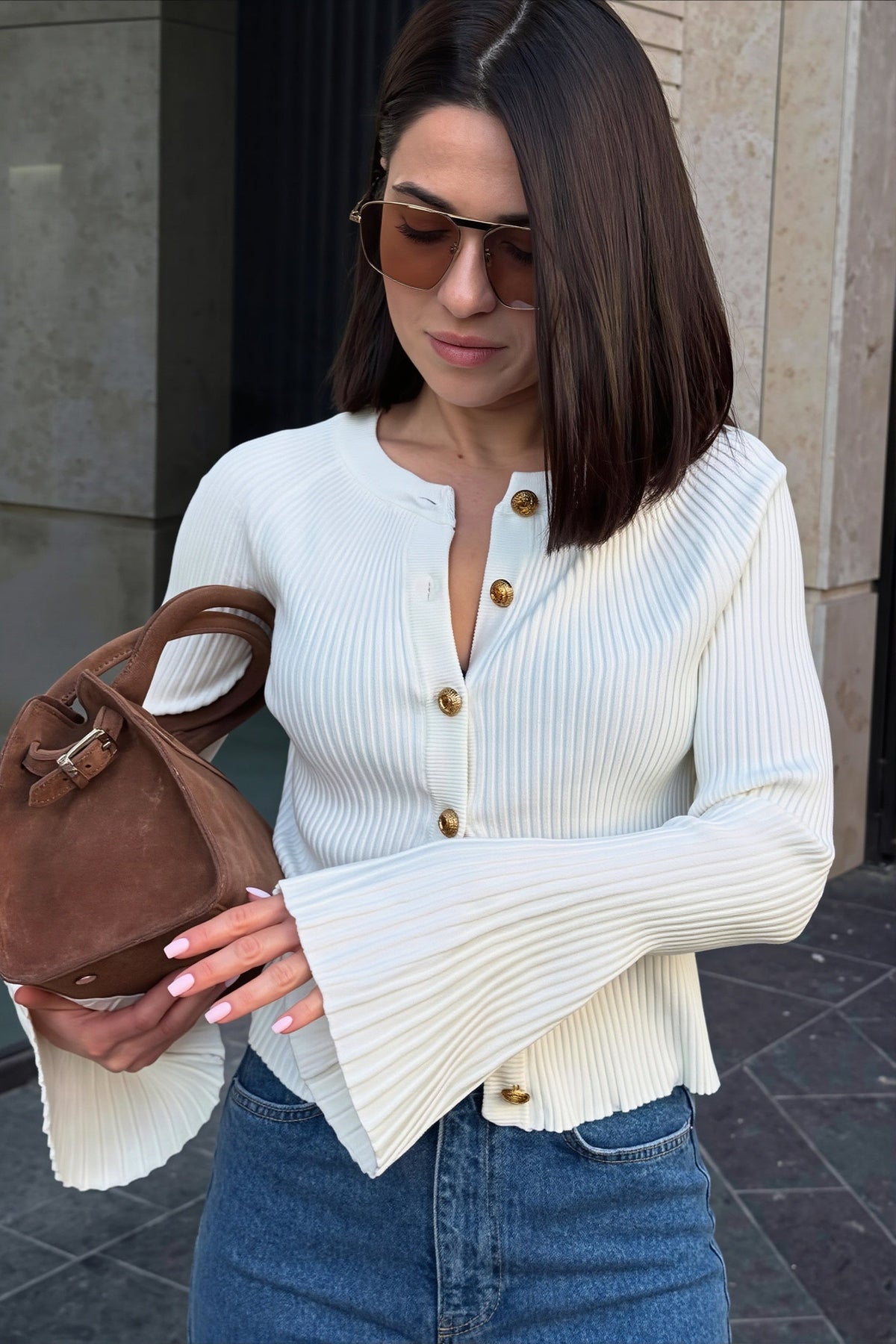 Damen-Rippstrickjacke mit gerippter Struktur und Glockenärmeln