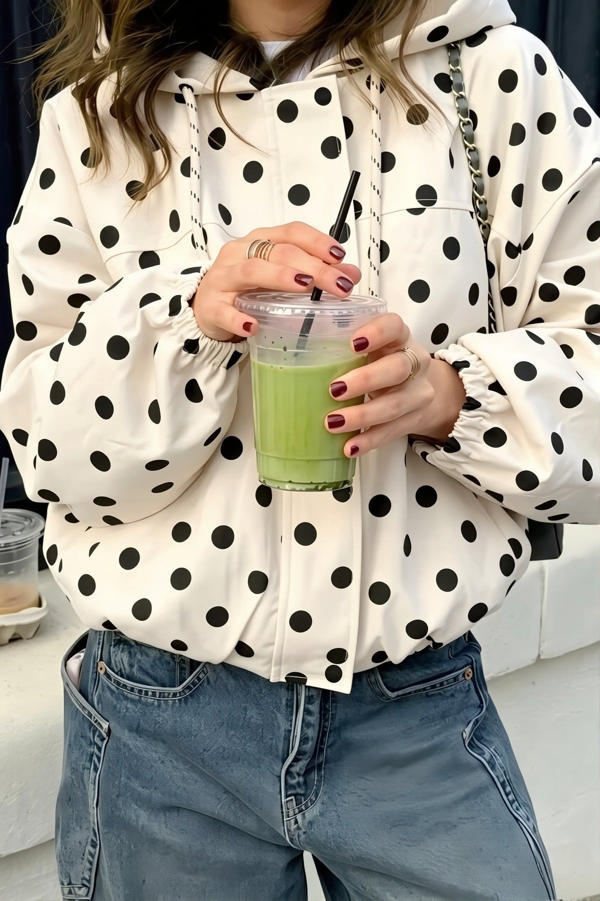 Gepunktete Cropped-Jacke mit Kapuze für Damen, Vorderansicht