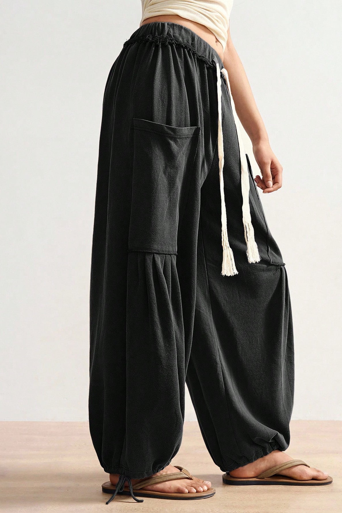 Elegante Damenhose im Retro-Stil mit weitem Schnitt und Bindegürtel