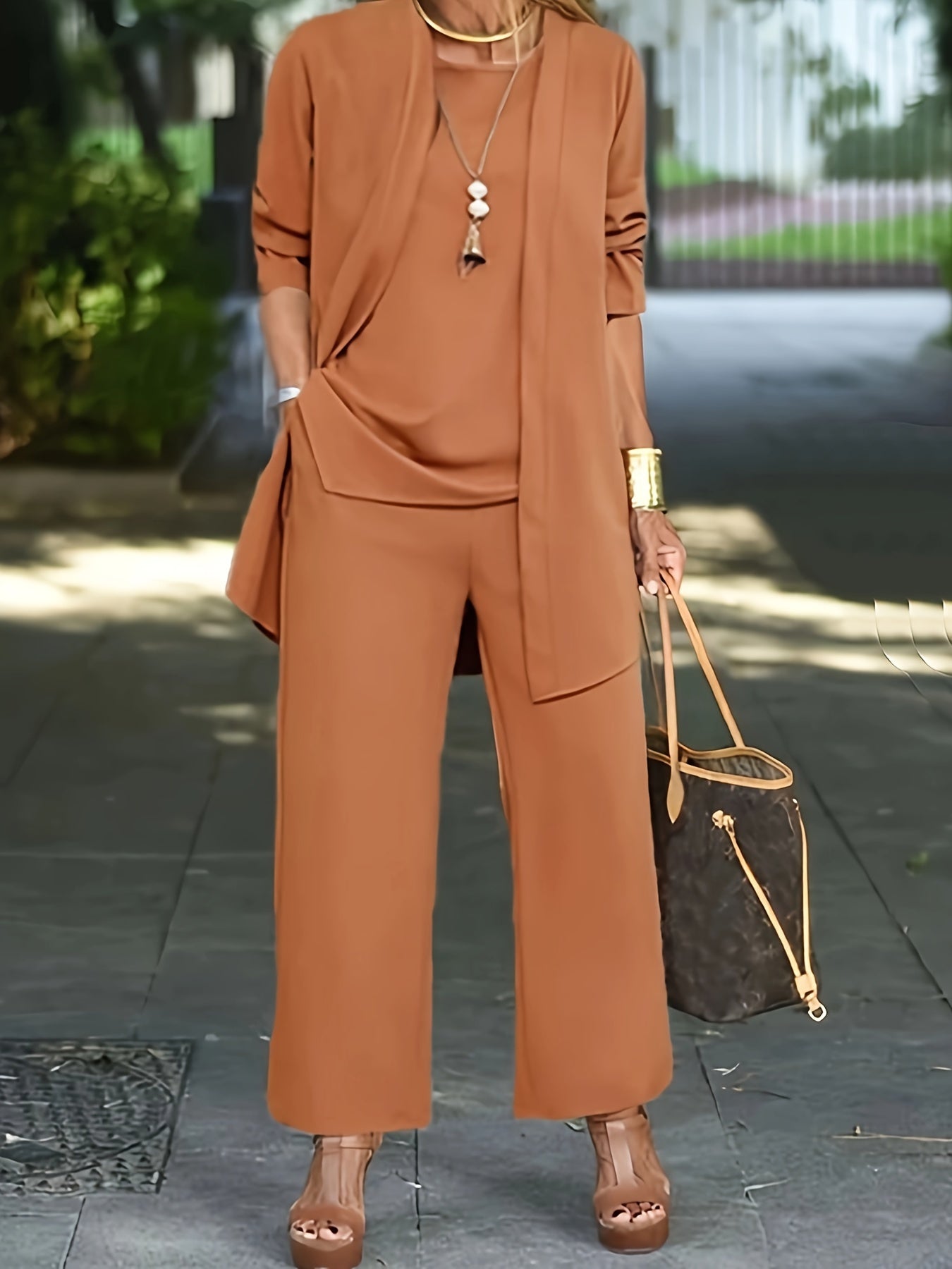 Damen Zweiteiler als lockeres Lounge-Set mit Bluse und weiter Hose
