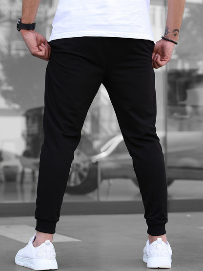 Herren Jogginghose Soft Touch am Modell in seitlicher Pose