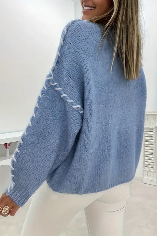 Damen-Strickpullover mit Kontrastspitze am Rundhalsausschnitt von vorn