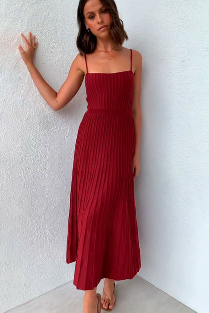 Plissiertes Midikleid aus Strick mit Spaghetti-Trägern